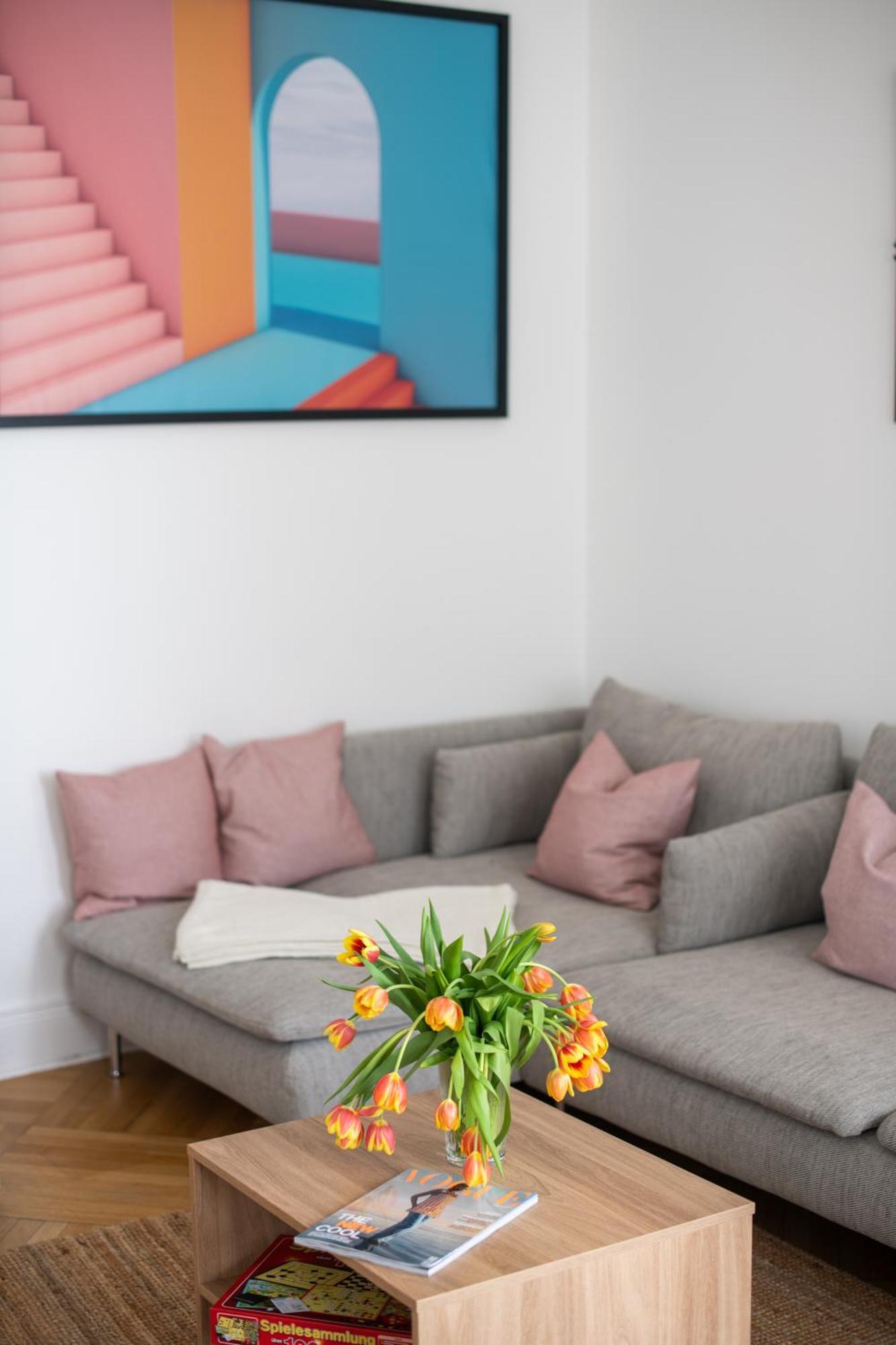 Lejlighed Kaiser 02 By Rockchair L Superhost Status L 3 Bedrooms Boxspringbeds 2 Bathrooms L Cozy Family & Business Flair 155 Sqm 3 Balcony 2nd Floor Elevator Up To 10 Guests Welcomes You!