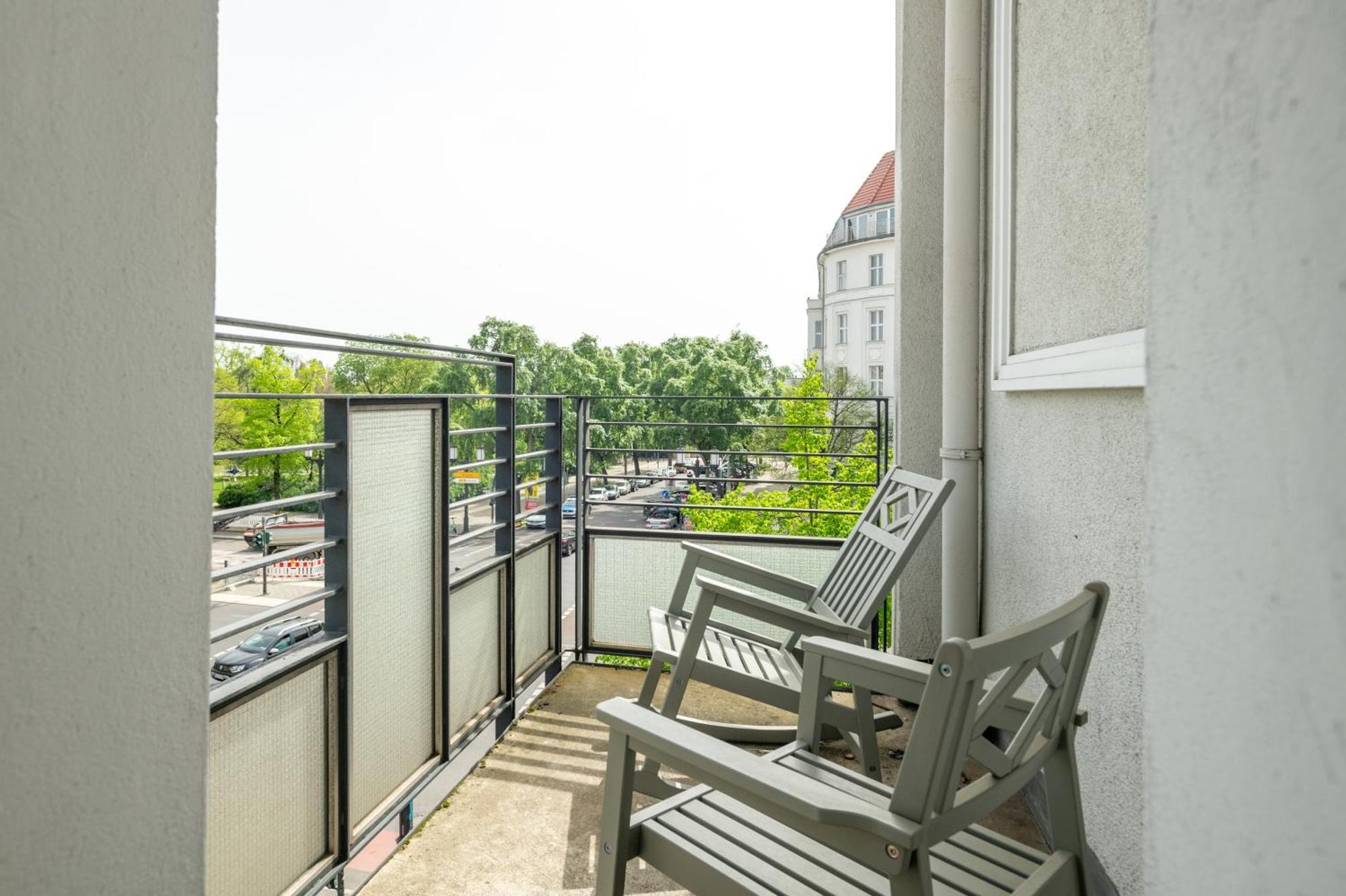 Lejlighed Kaiser 02 By Rockchair L Superhost Status L 3 Bedrooms Boxspringbeds 2 Bathrooms L Cozy Family & Business Flair 155 Sqm 3 Balcony 2nd Floor Elevator Up To 10 Guests Welcomes You! *