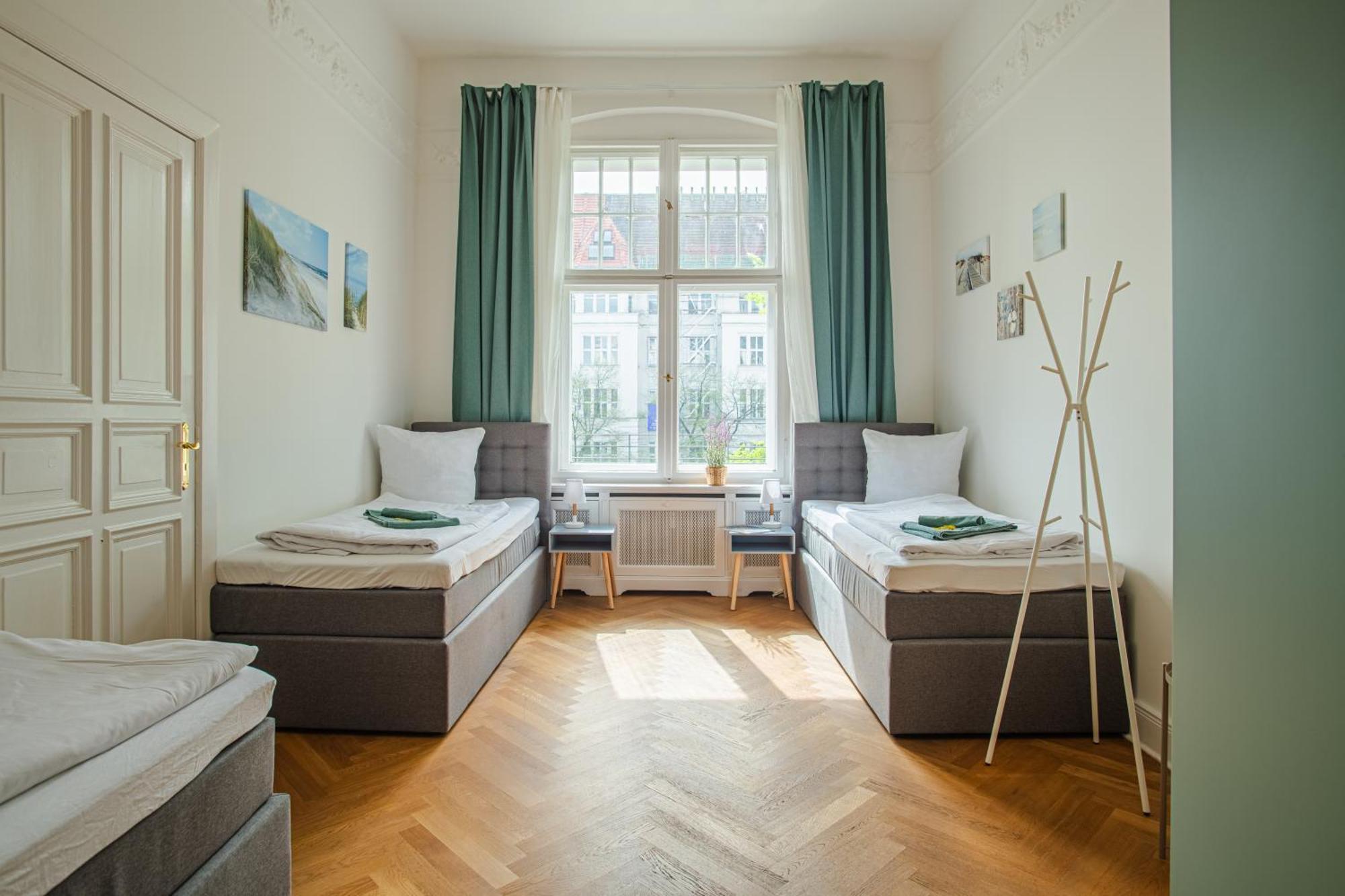 Lejlighed Kaiser 02 By Rockchair L Superhost Status L 3 Bedrooms Boxspringbeds 2 Bathrooms L Cozy Family & Business Flair 155 Sqm 3 Balcony 2nd Floor Elevator Up To 10 Guests Welcomes You! *