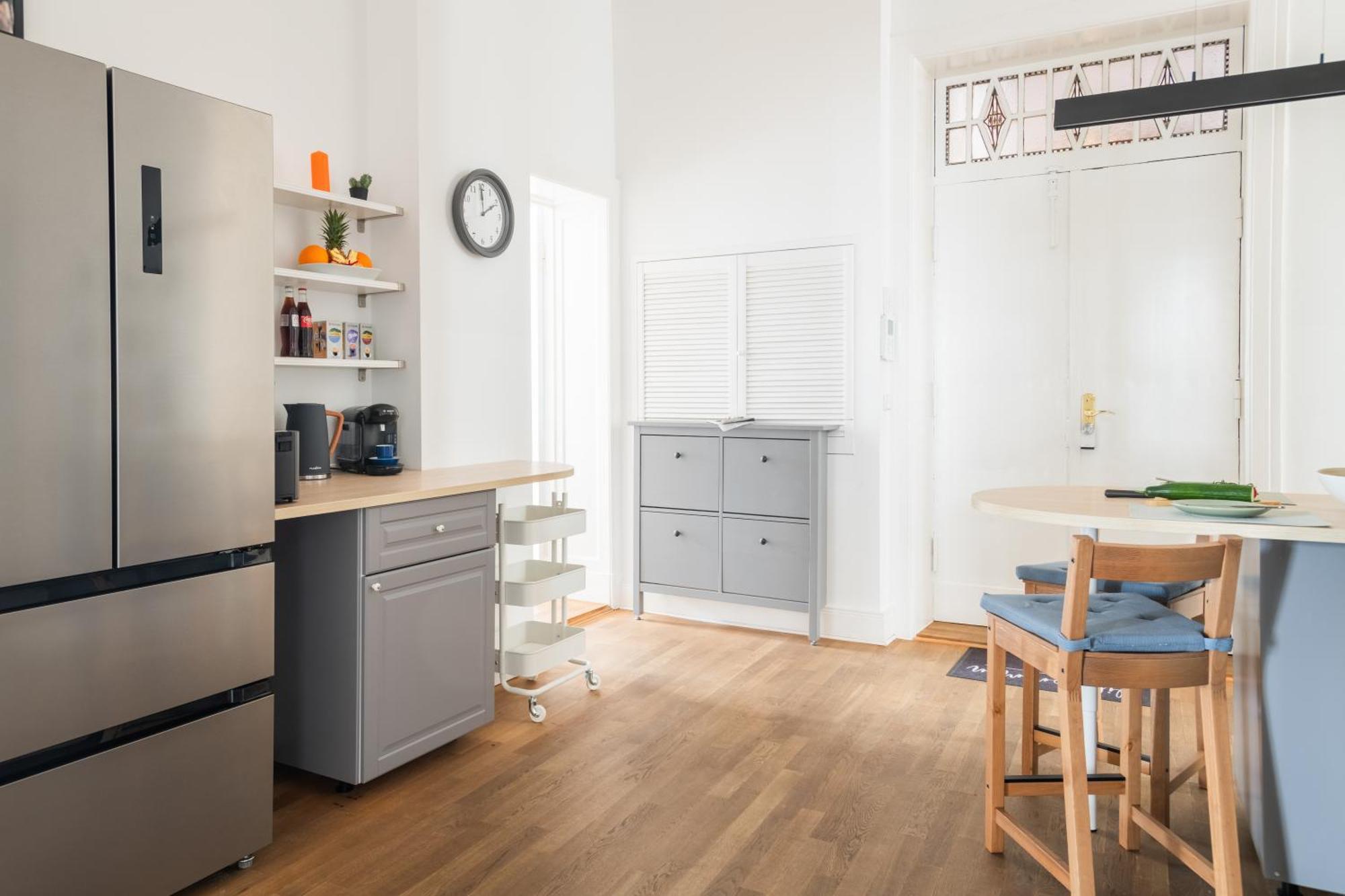 Lejlighed Kaiser 02 By Rockchair L Superhost Status L 3 Bedrooms Boxspringbeds 2 Bathrooms L Cozy Family & Business Flair 155 Sqm 3 Balcony 2nd Floor Elevator Up To 10 Guests Welcomes You!