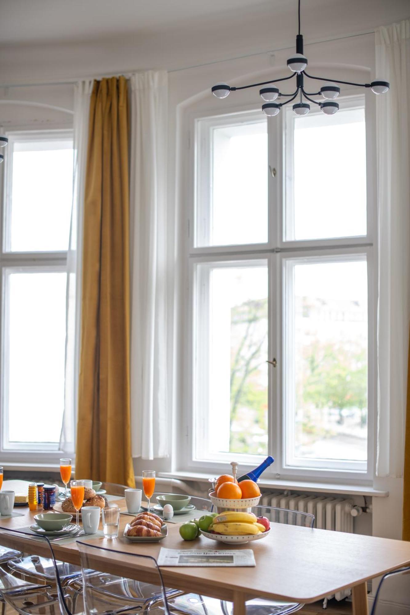 Apartment Kaiser 02 By Rockchair L Superhost Status L 3 Bedrooms Boxspringbeds 2 Bathrooms L Cozy Family & Business Flair 155 Sqm 3 Balcony 2nd Floor Elevator Up To 10 Guests Welcomes You! *